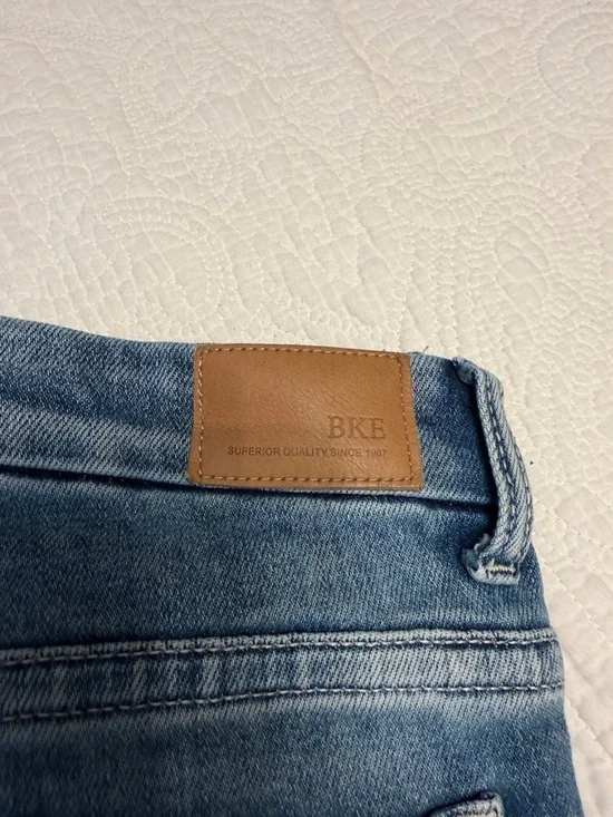 BKE Women's Flared Jeans in Light Blue Wash - Picture 7 of 7